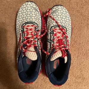 Brooks Adrenaline 20, Size 9.5, 4th of July Print